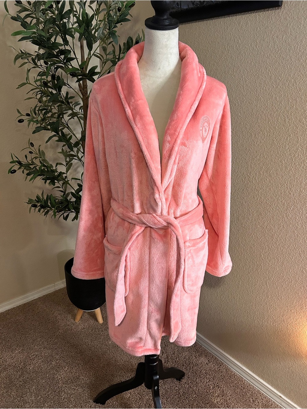 Victoria's Secret Pink Plush Robe Monogram